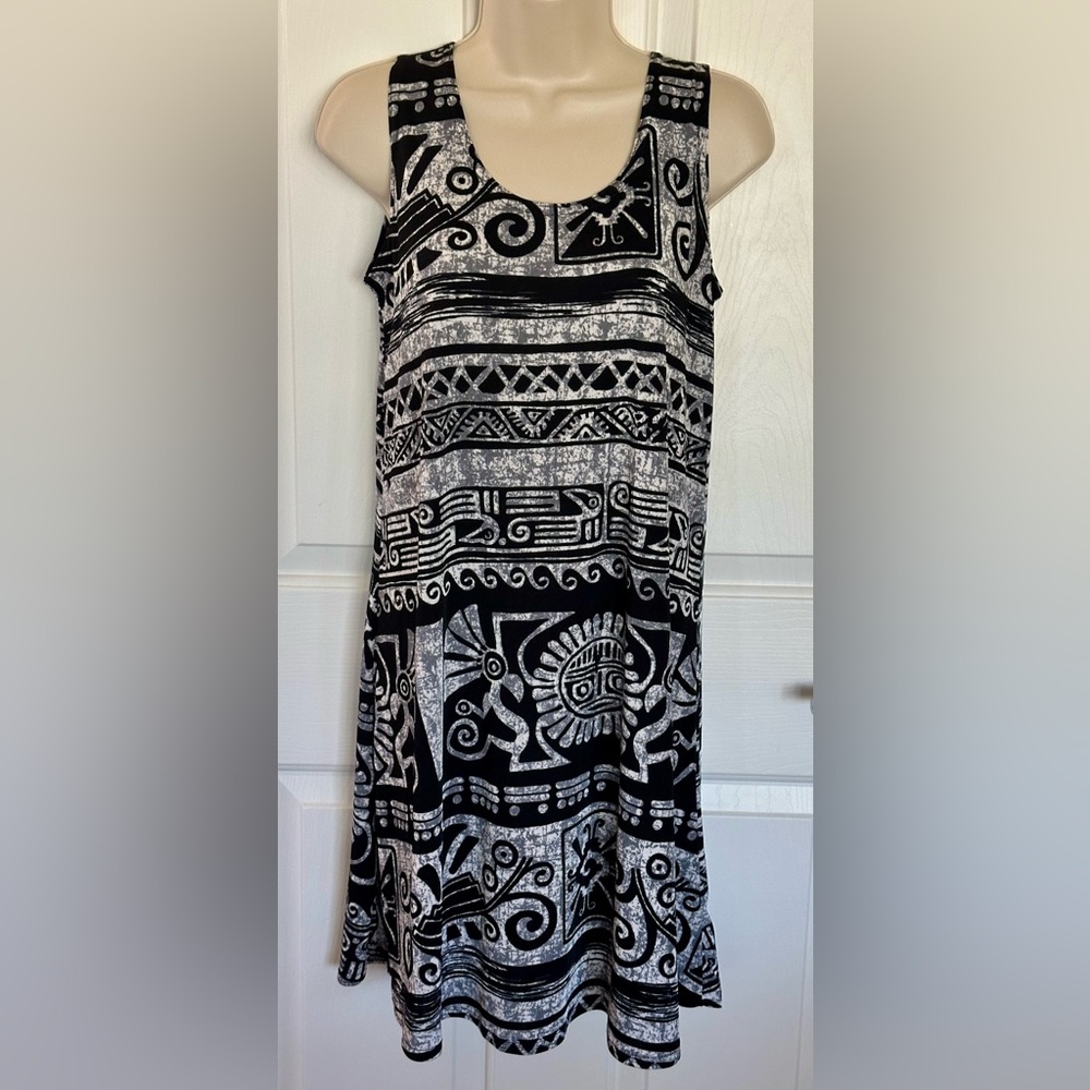 Aztec print sleeveless dress. Small but generously sized and stretchy. Black/wht